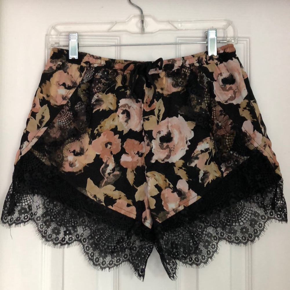 Printed Lace Short